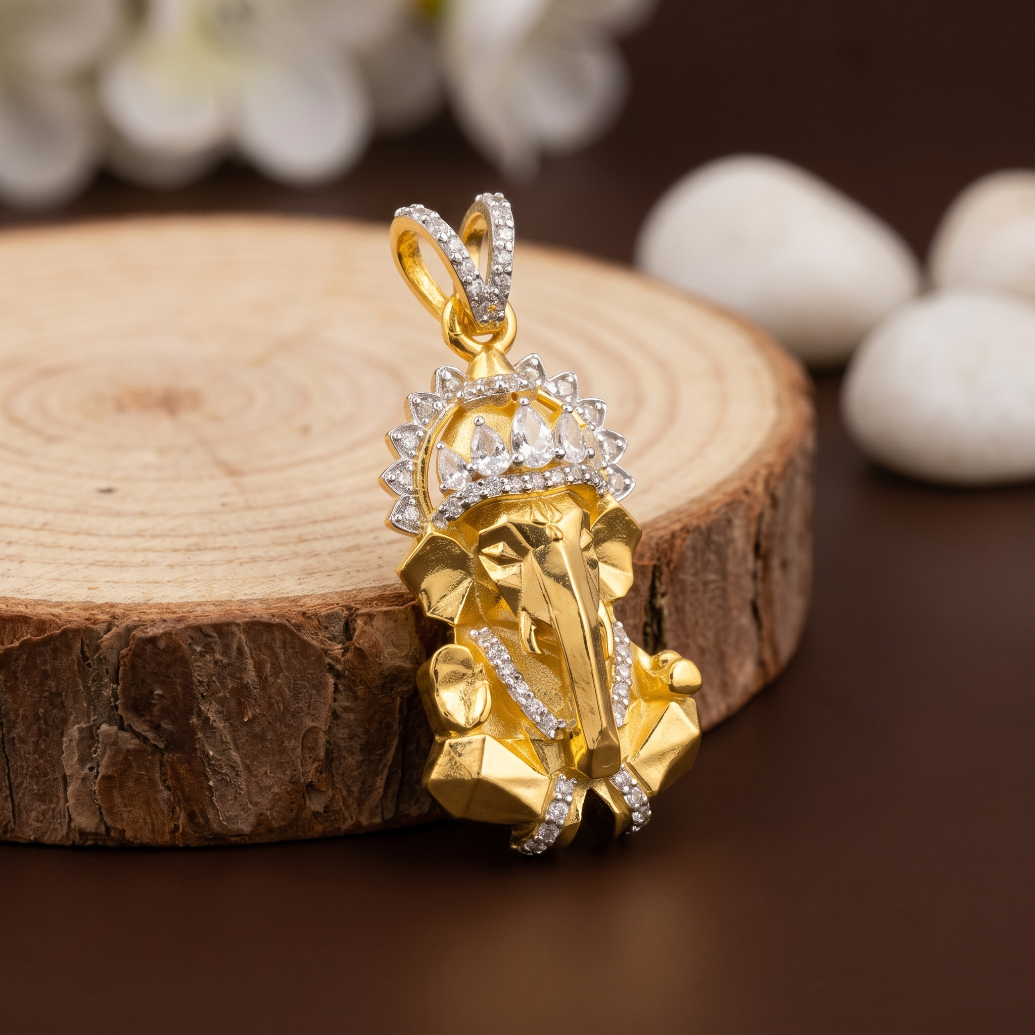 925 silver Ganesh pendant with moissanite crown details